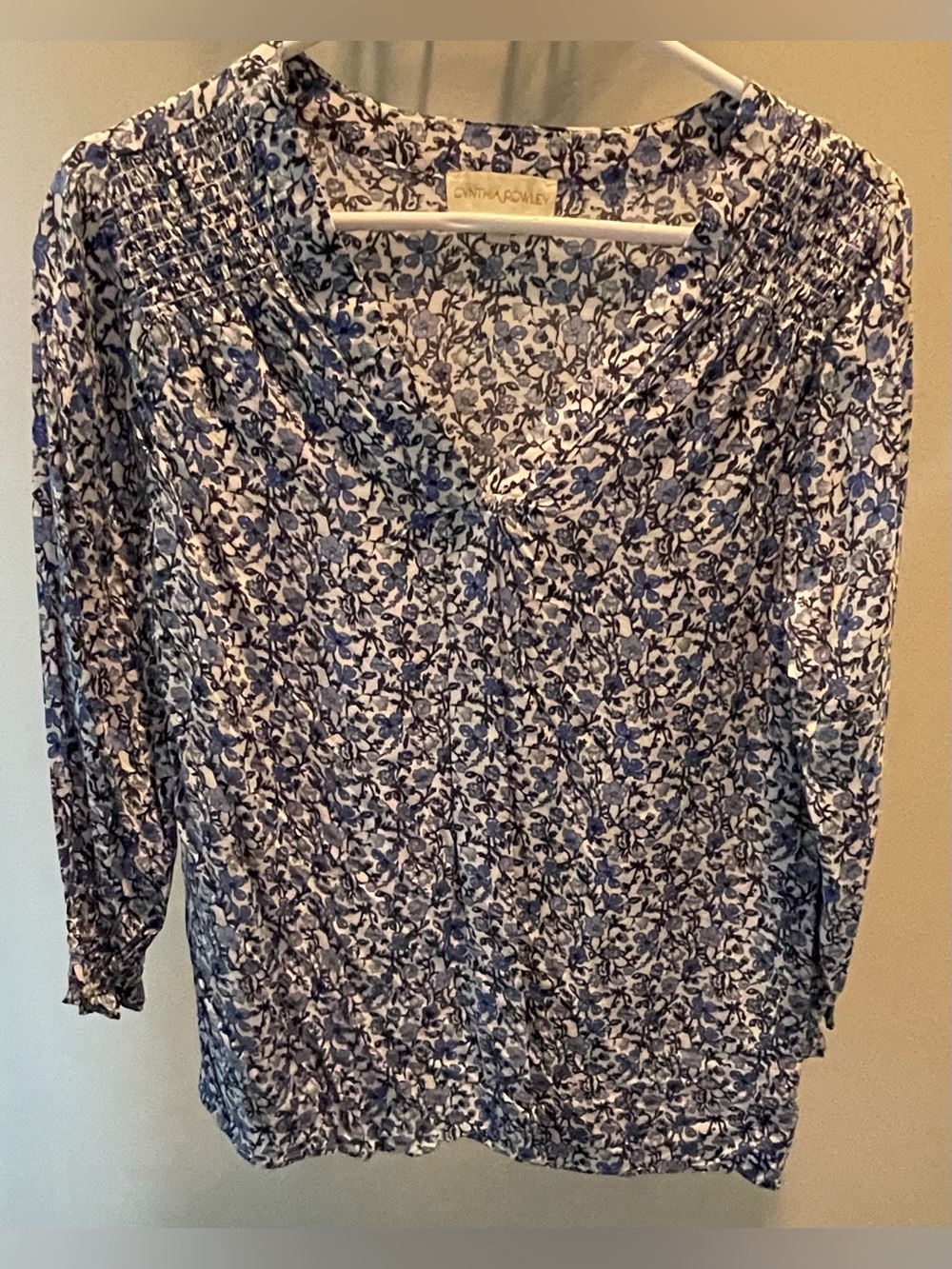 Cynthia Rowley long Sleeve Light weight Blue Floral Print Size S